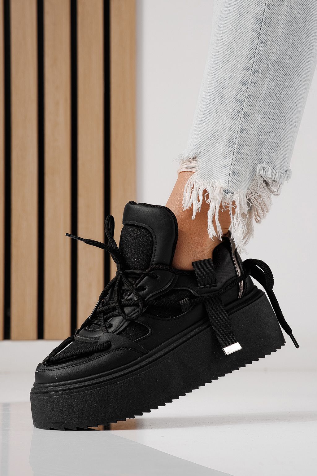 Női fekete tornacipő ökobőrből Elvira #24305