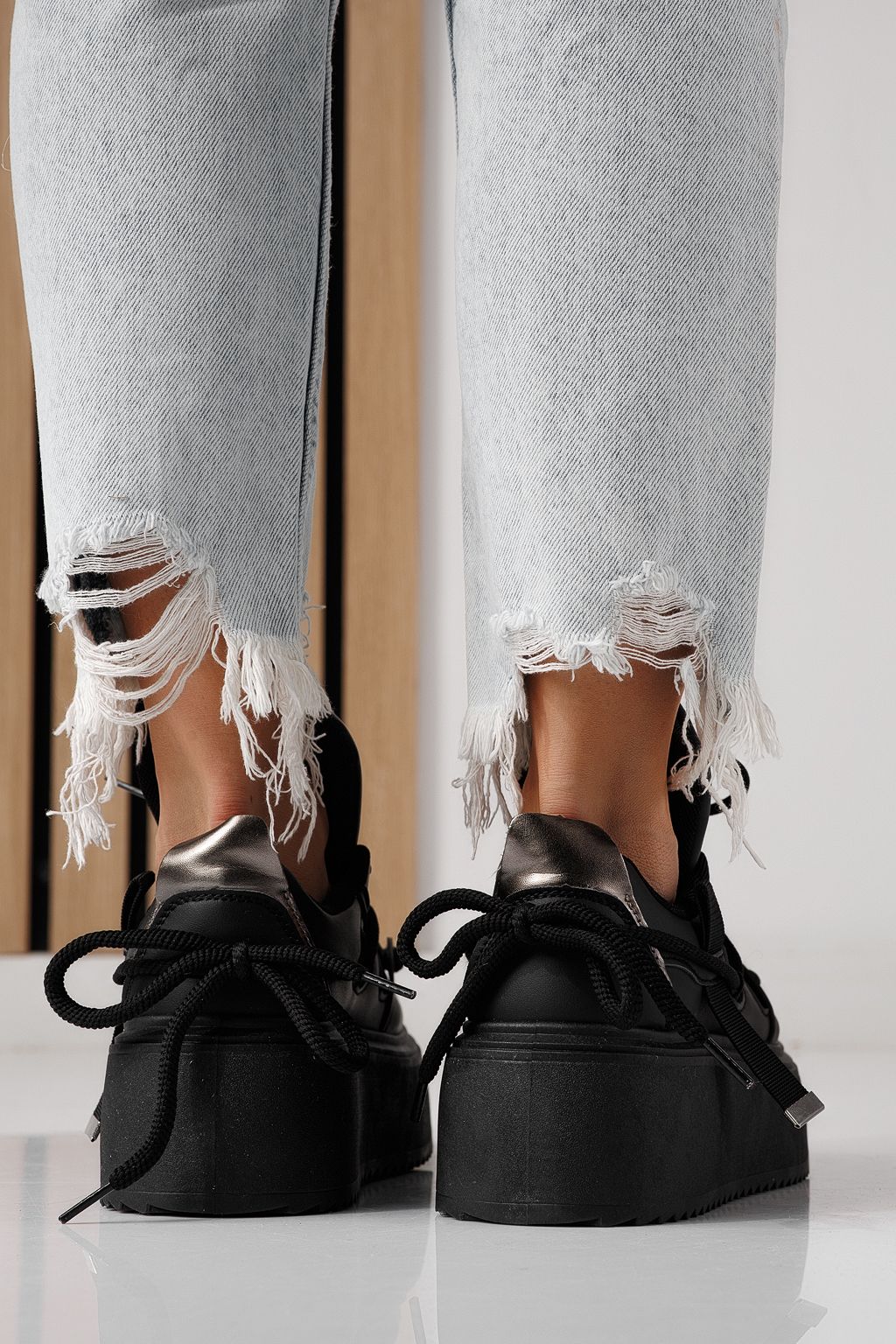 Női fekete tornacipő ökobőrből Elvira #24305