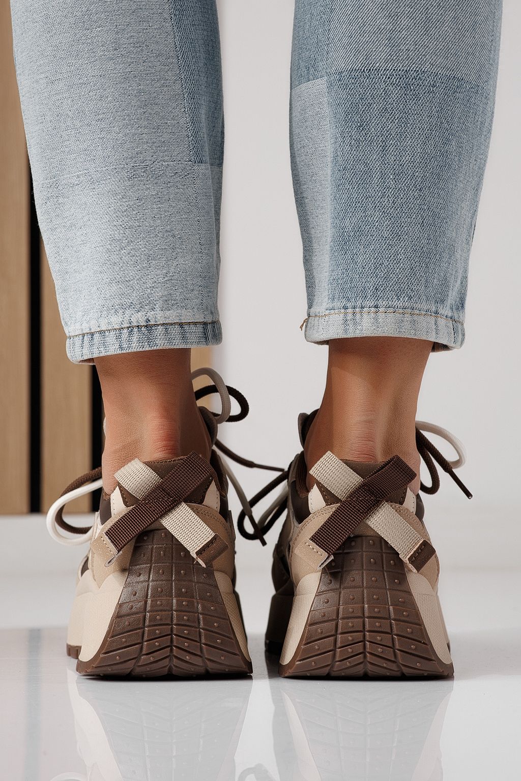 Női khaki színű ekológikus bőrből készült tornacipő Missy #24240