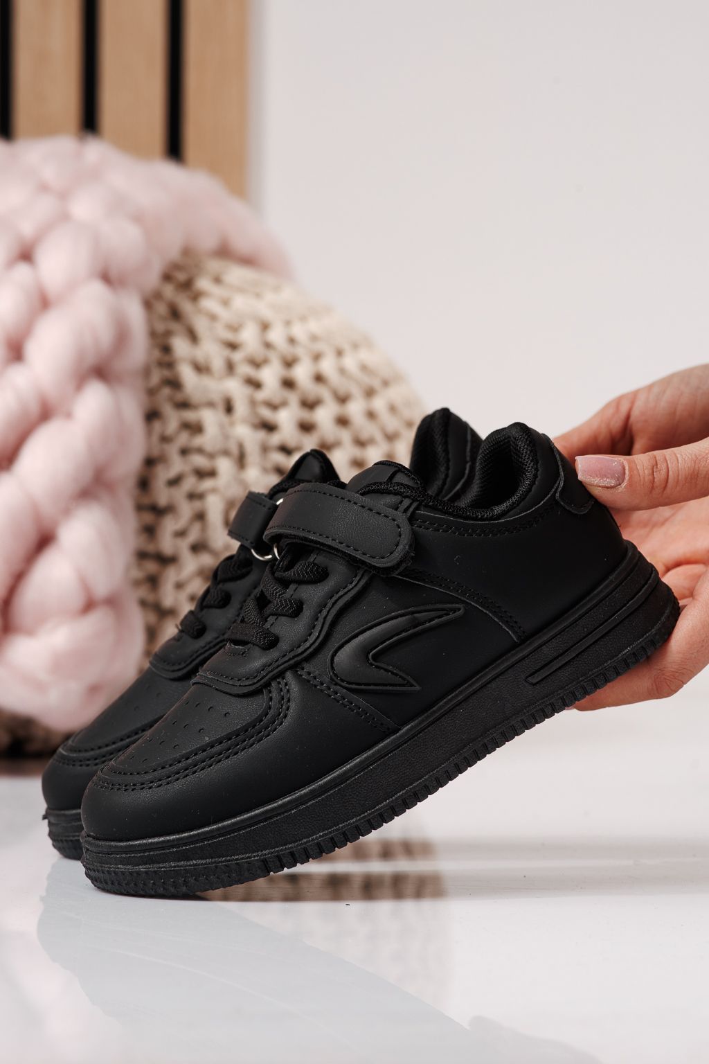 Gyerekcipők fekete öko bőrből készült Ema  #24325