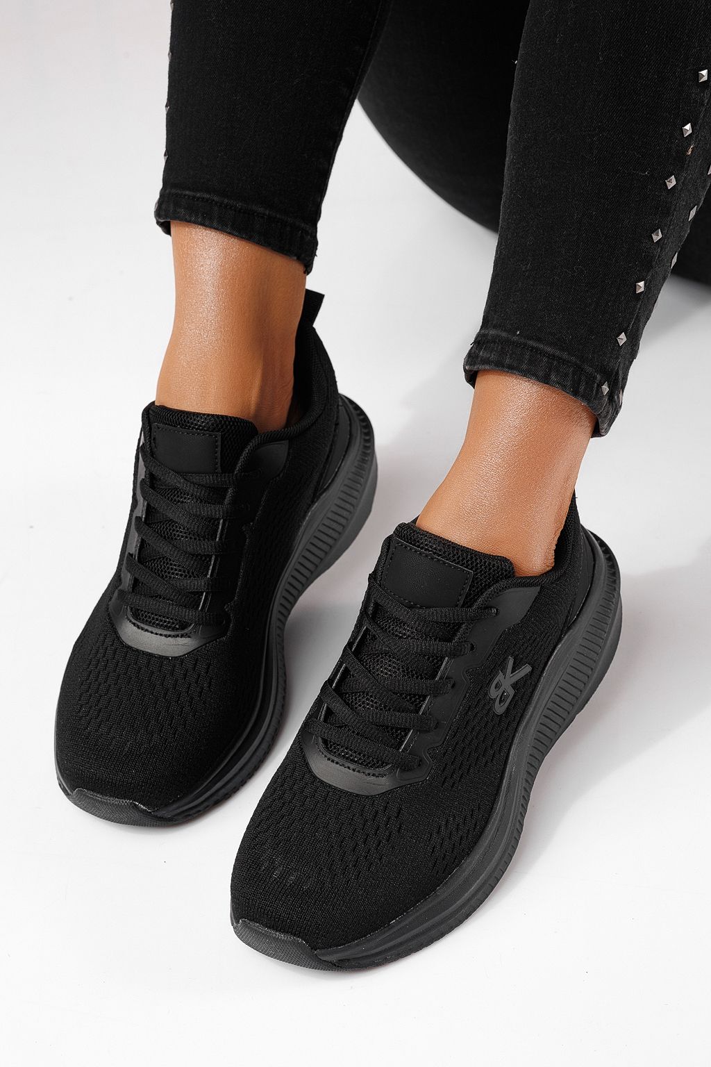 Női sportcipők fekete textil anyagból készült Anaiss #24389