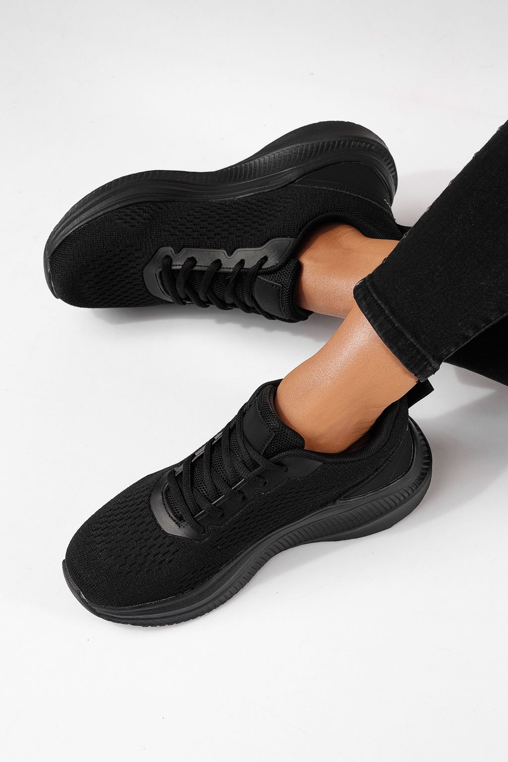 Női sportcipők fekete textil anyagból készült Anaiss #24389