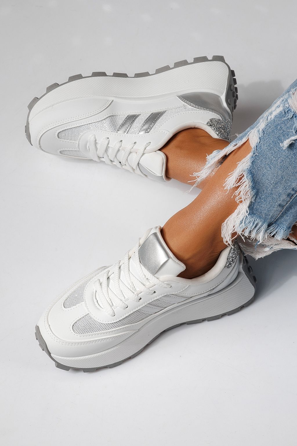 Női sportcipők ezüst öko bőrből készült Mia #24318