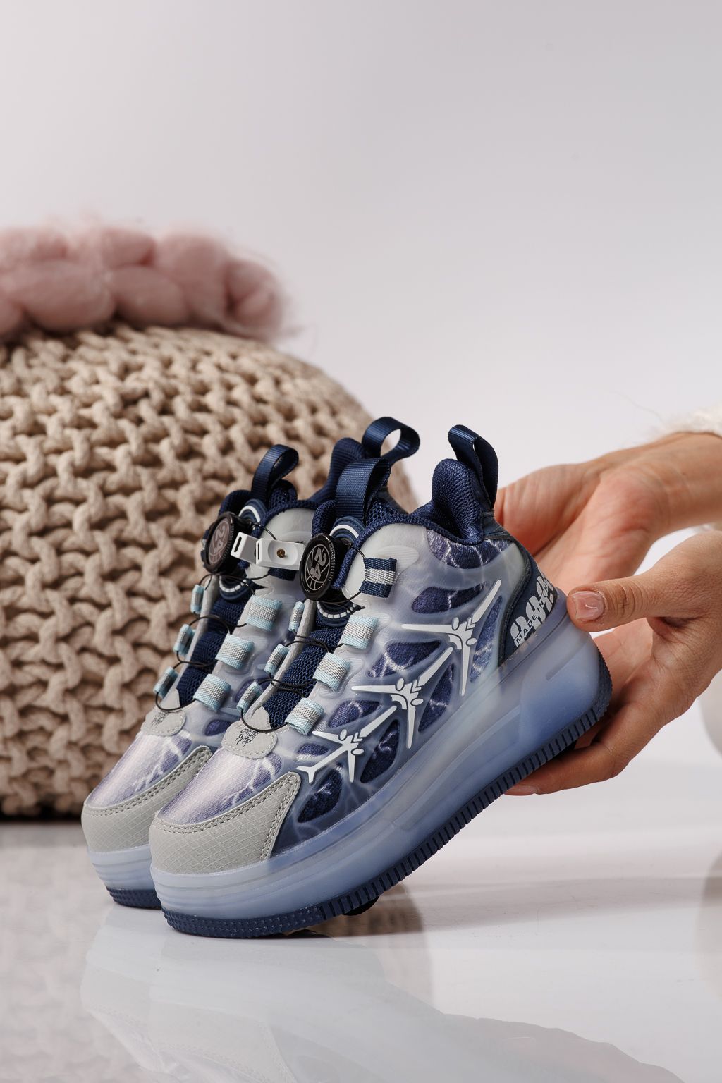 Görgős sportcipő kék textil anyagból készült Carla #24394