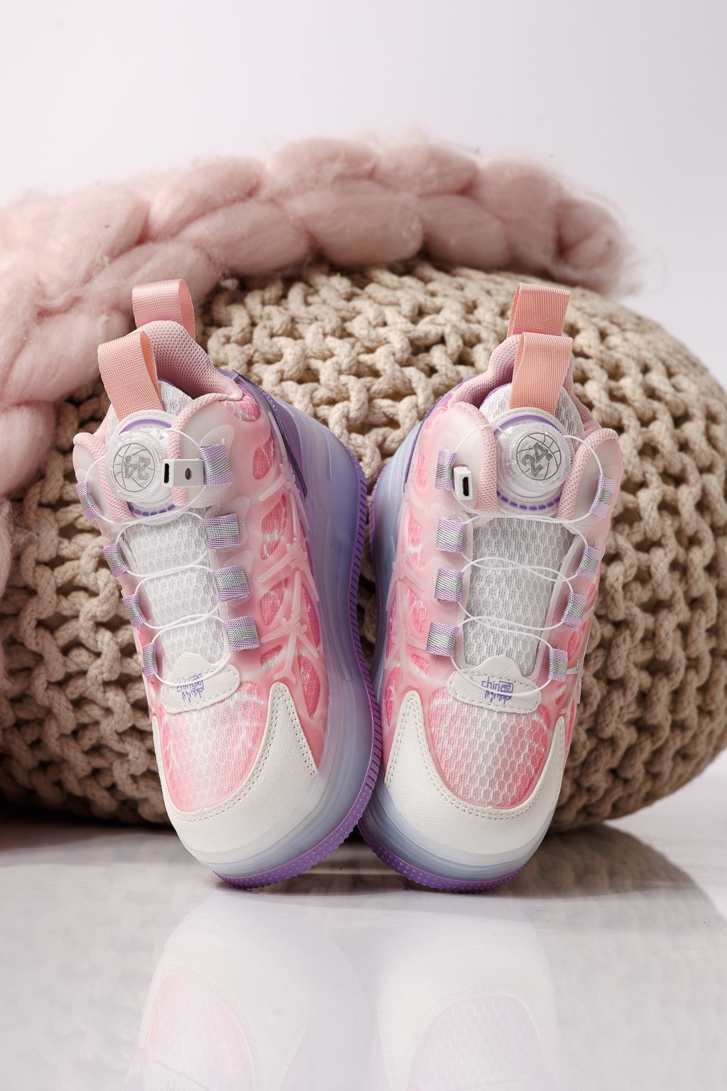 Görgős sportcipő mályvaszínű textil anyagból készült Carla #24408