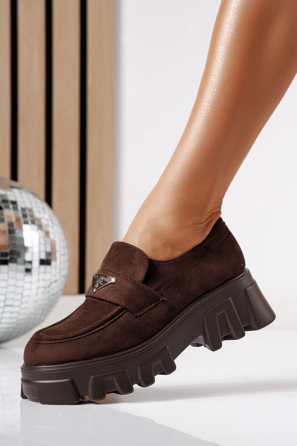 Női alkalmi cipők barna öko velúrból készült Oriana #24484