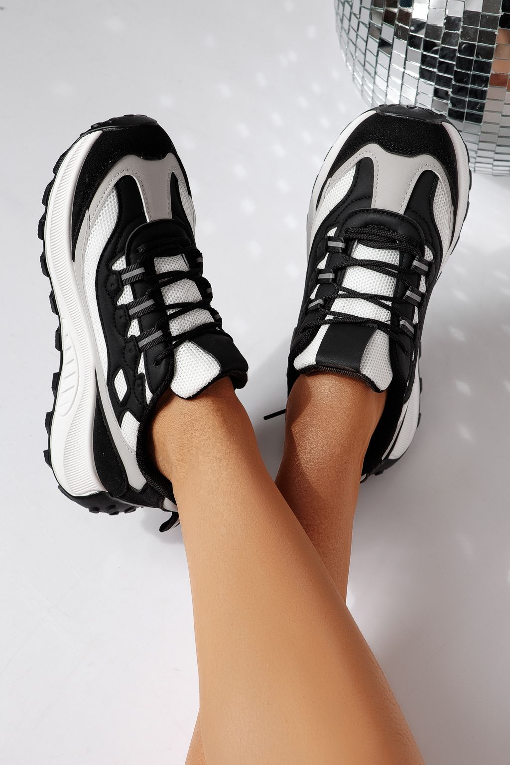 Női sportcipők fekete textil anyagból készült Agatha #24412