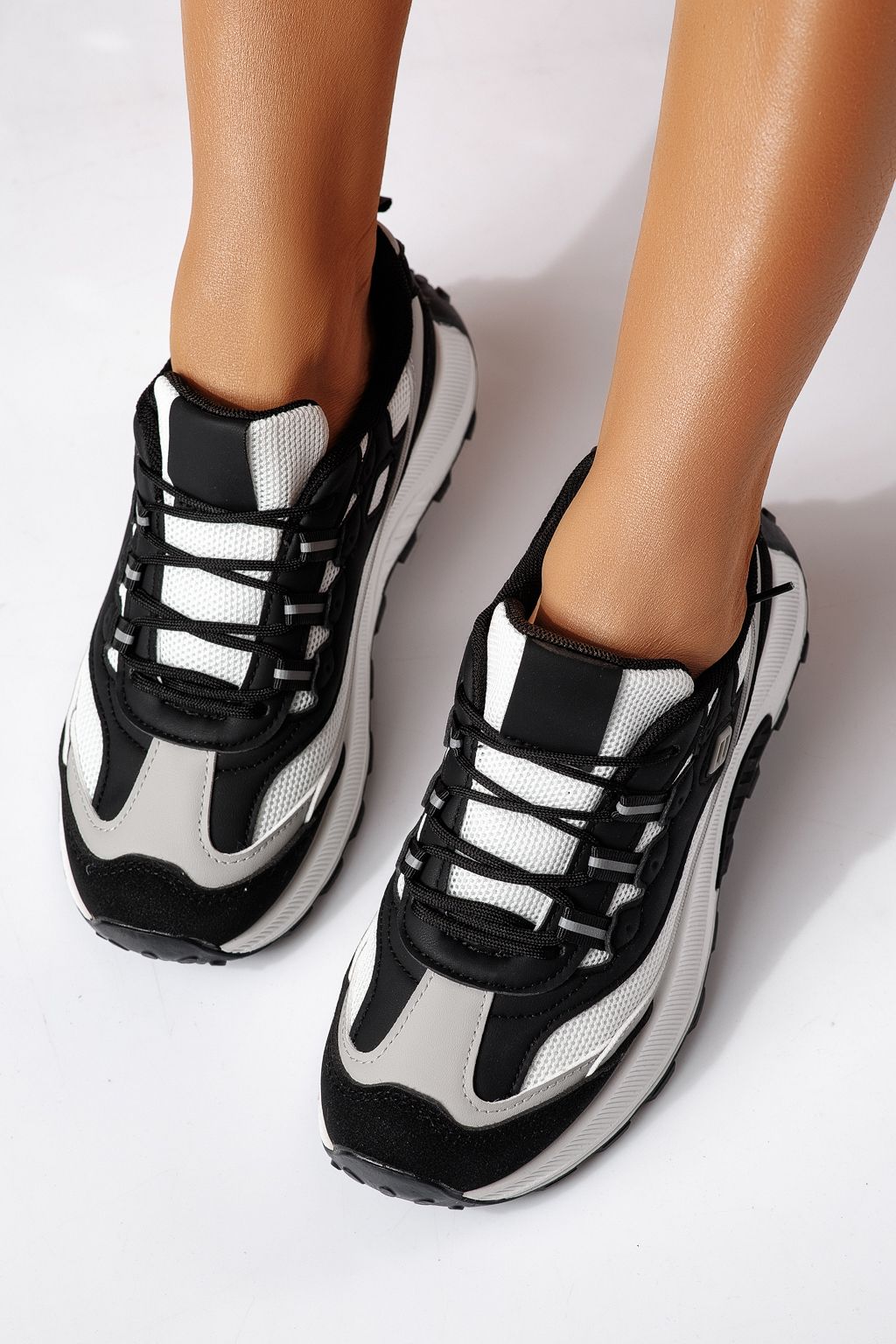 Női sportcipők fekete textil anyagból készült Agatha #24412