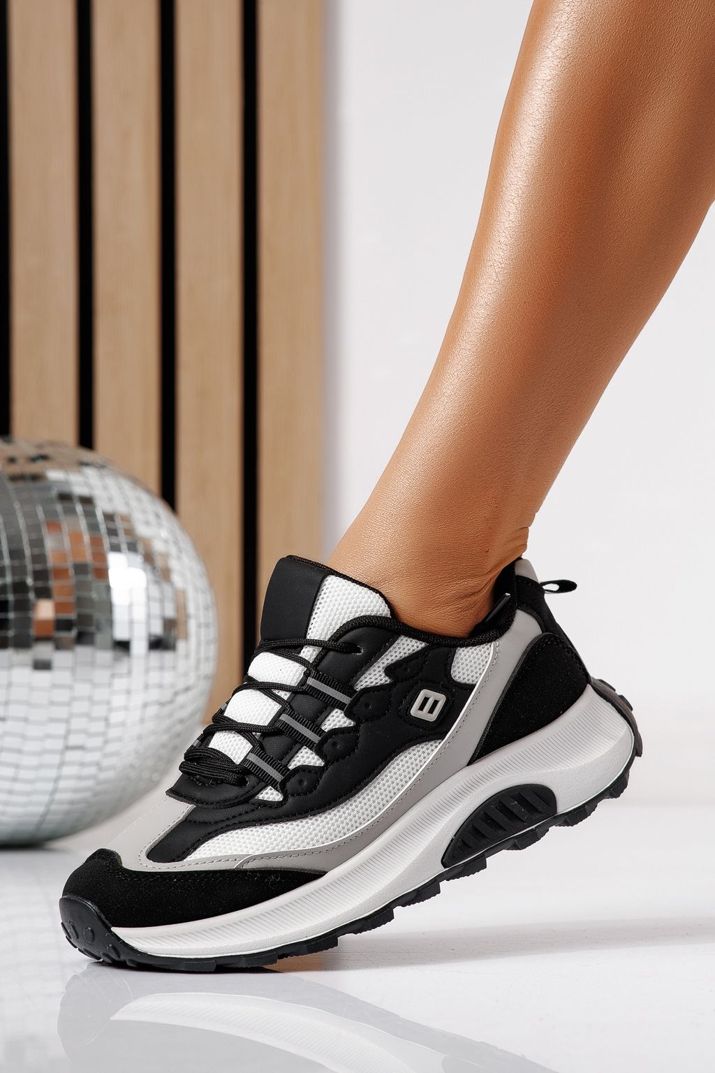 Női sportcipők fekete textil anyagból készült Agatha #24412