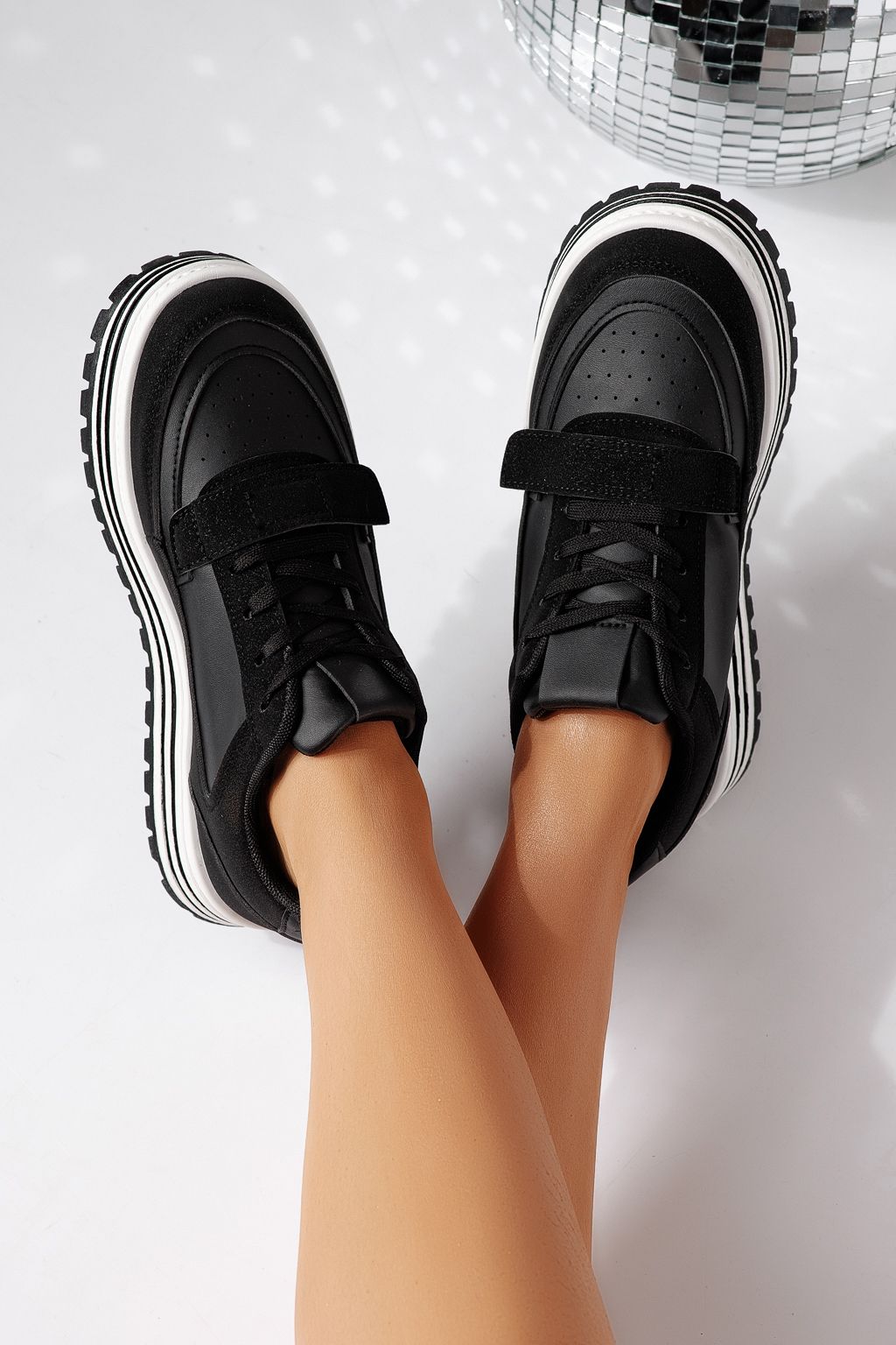 Női sportcipők fekete öko bőrből készült Tabitha #24457