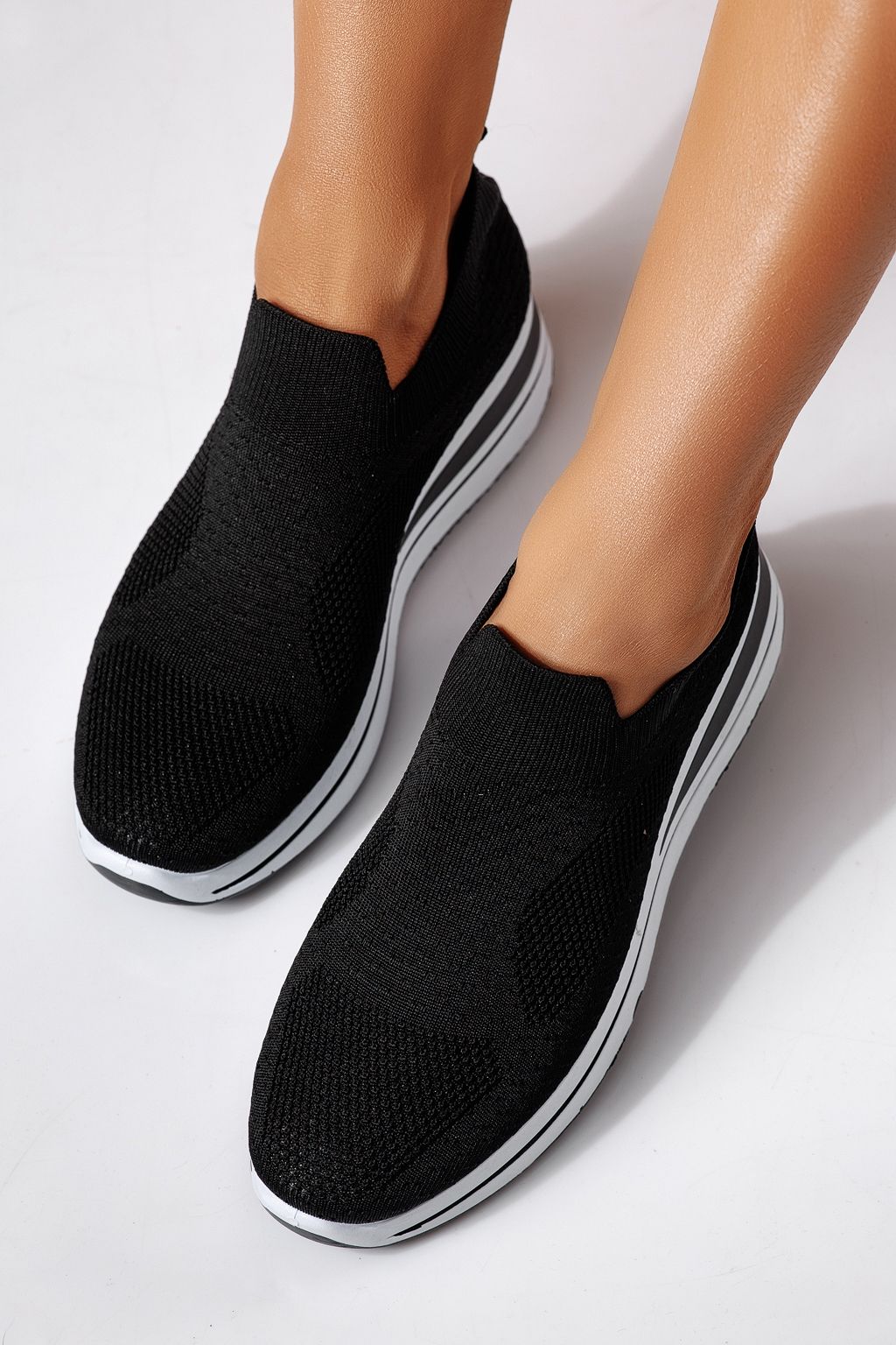 Női sportcipők fekete textil anyagból készült Fausta #24471