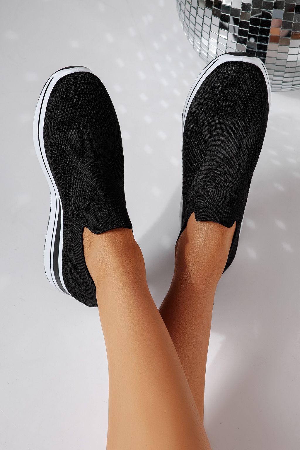 Női sportcipők fekete textil anyagból készült Fausta #24471