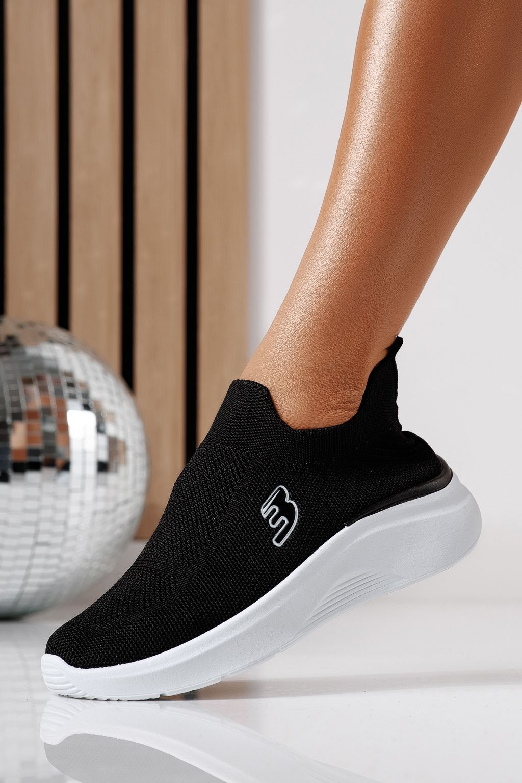 Női sportcipők fekete textil anyagból készült Alona #24459