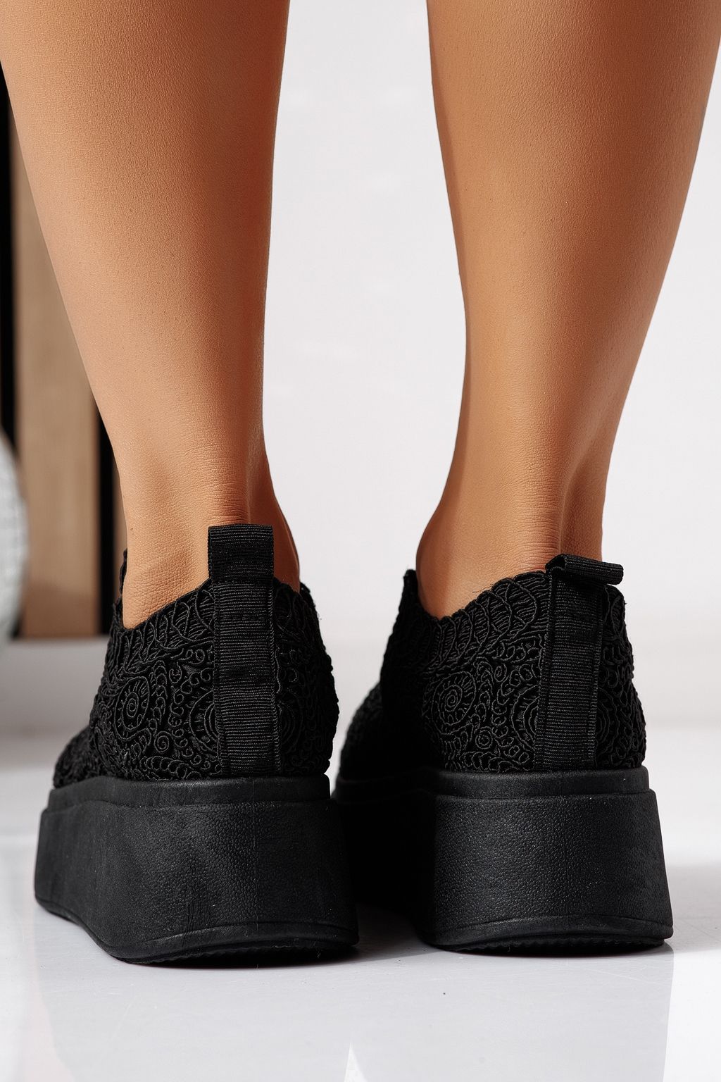 Női sportcipők fekete textil anyagból készült Loretta #24492