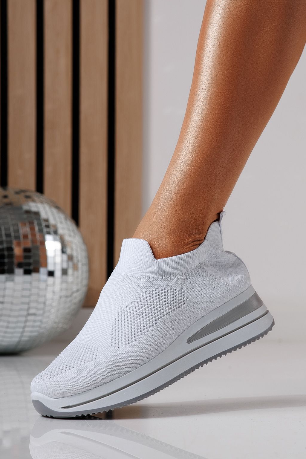 Női sportcipők fehér textil anyagból készült Fausta #24470