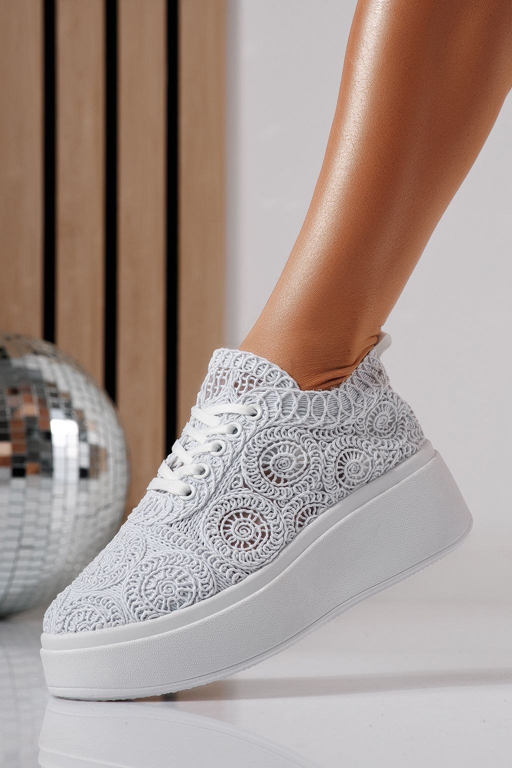 Női sportcipők fehér textil anyagból készült Loretta #24491