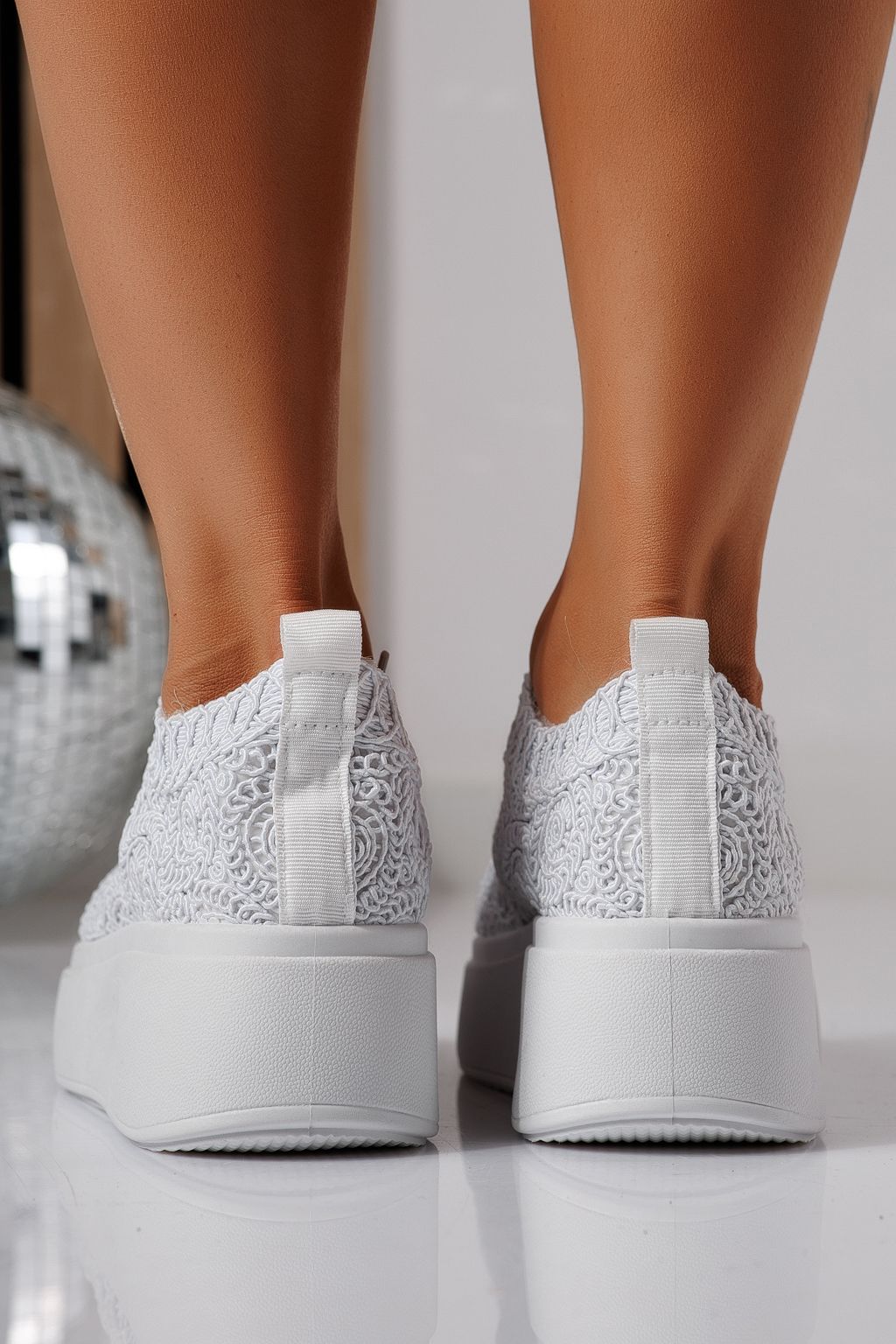 Női sportcipők fehér textil anyagból készült Loretta #24491