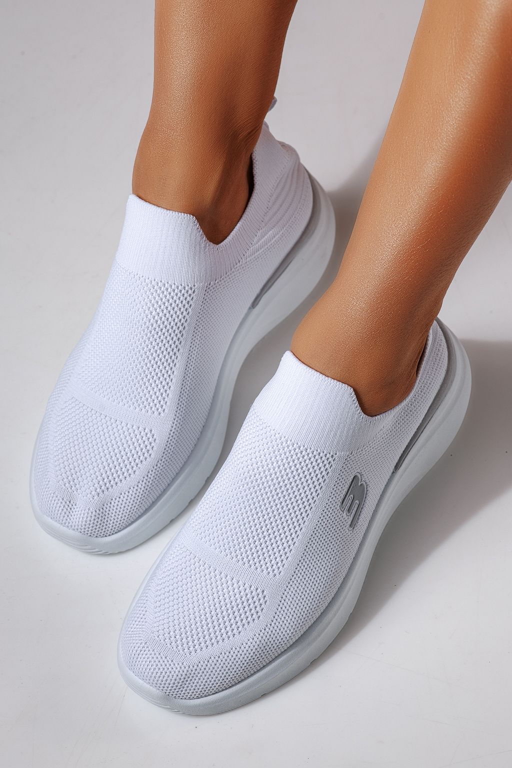 Női sportcipők fehéri textil anyagból készült Alona #24460