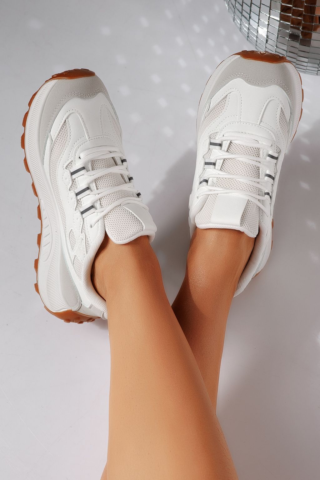 Női sportcipők fehéri textil anyagból készült Agatha #24414