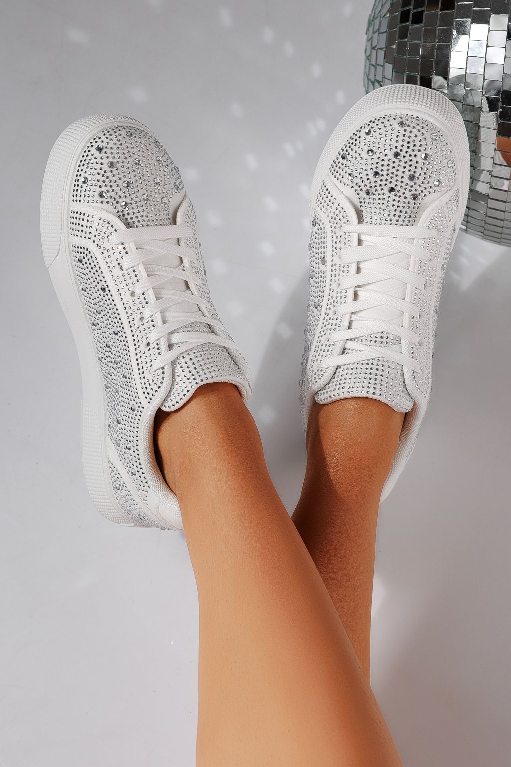 Női sportcipők fehér öko velúrból készült Lorete #24479