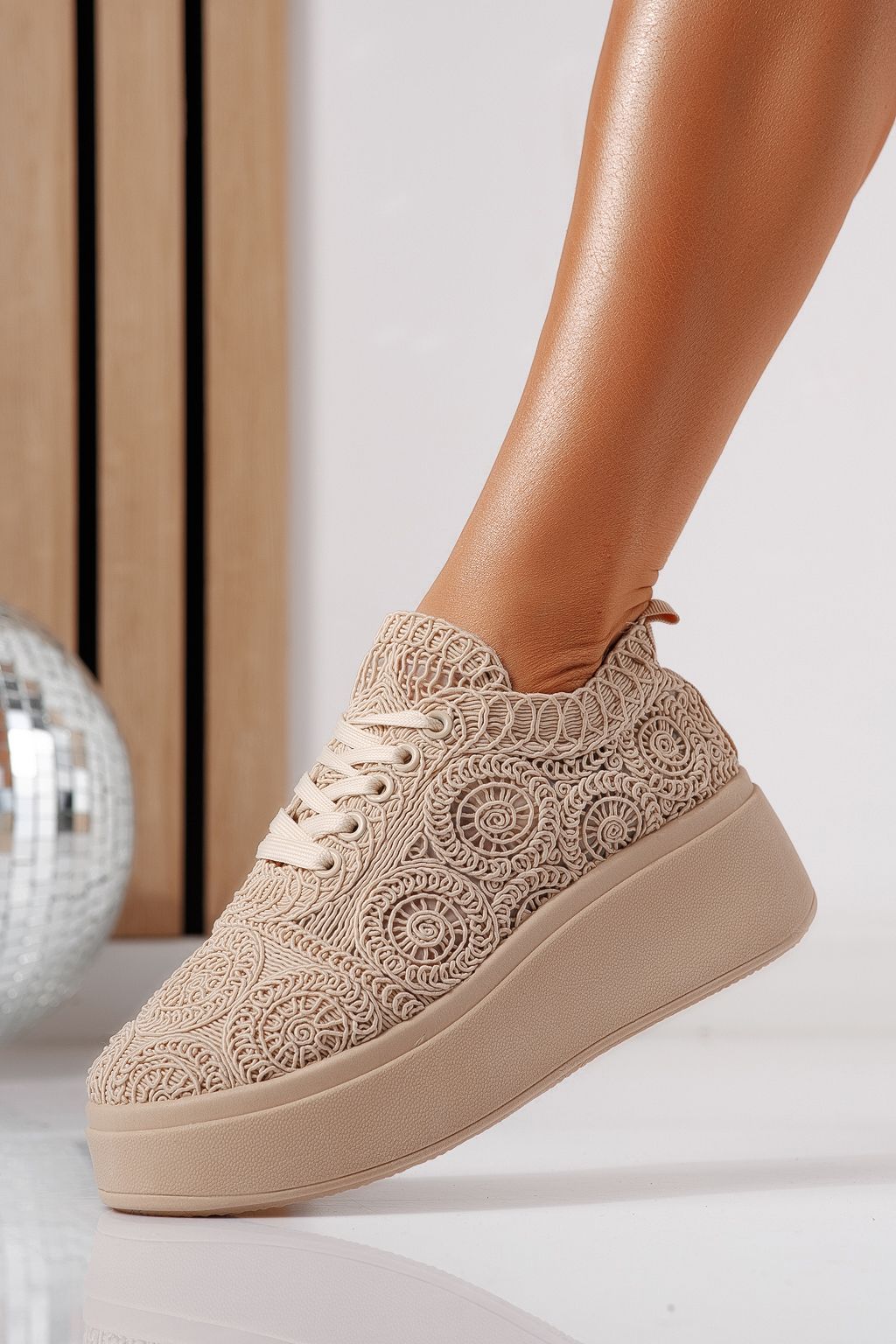 Női sportcipők bézs textil anyagból készült Loretta #24490