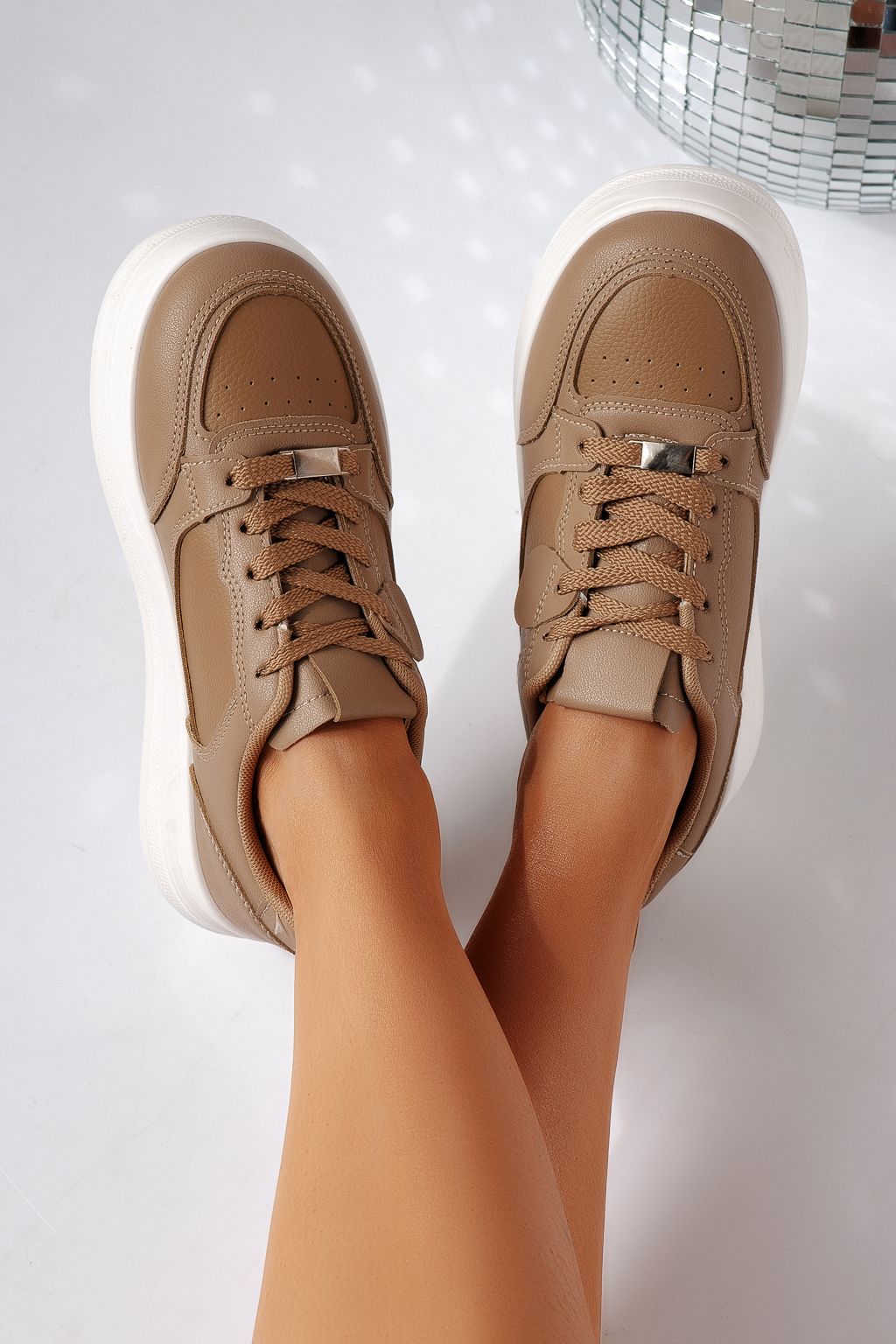 Női sportcipők khaki öko bőrből készült Adna #24411