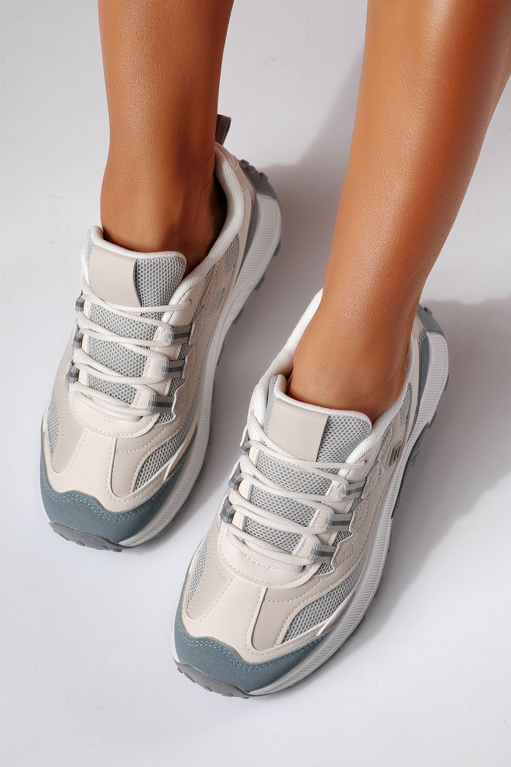 Női sportcipők szürke textil anyagból készült Agatha #24413