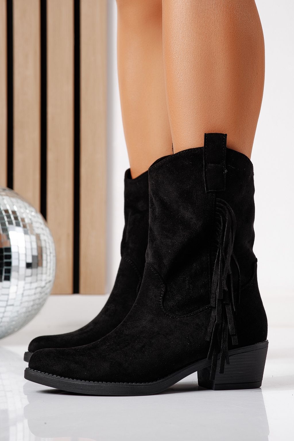 Női kalapácsok fekete öko bőrből velúrból  Avia #24427