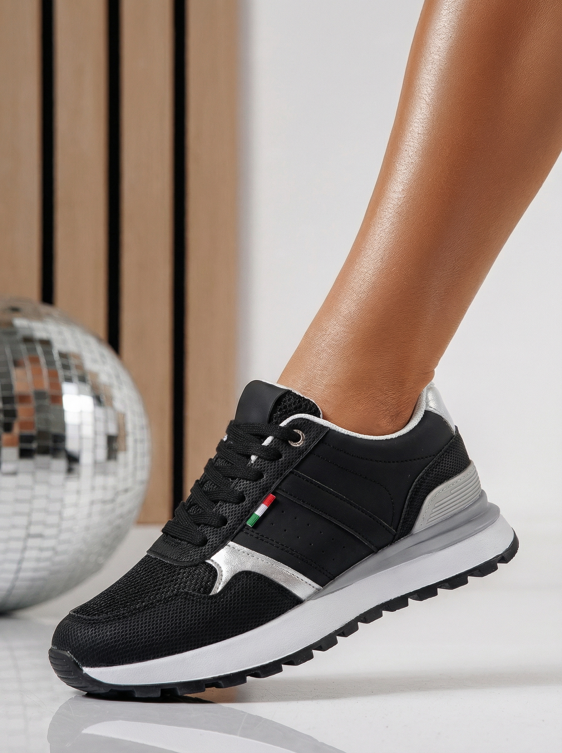 Női sportcipők fekete öko bőrből készült Zhanna #24508