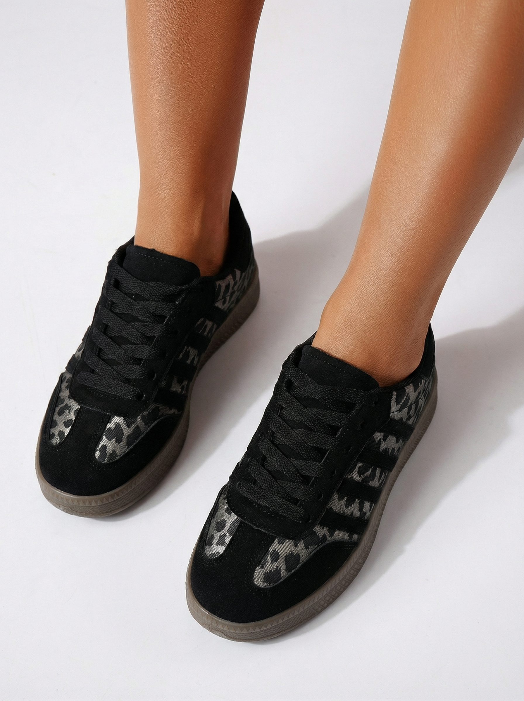 Női sportcipők fekete velúrból készült Liza #24502