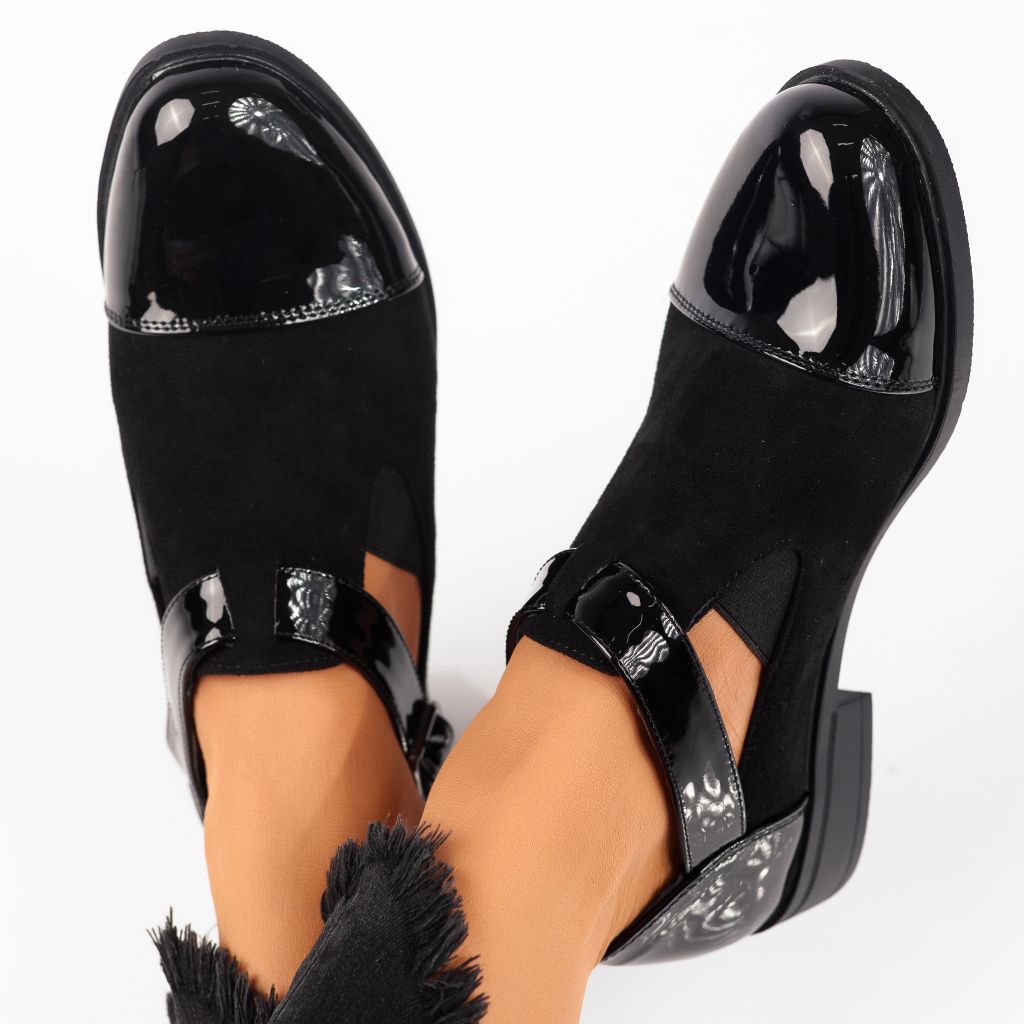 Női fekete lakkbőrből készült alkalmi cipő Antonia #24517