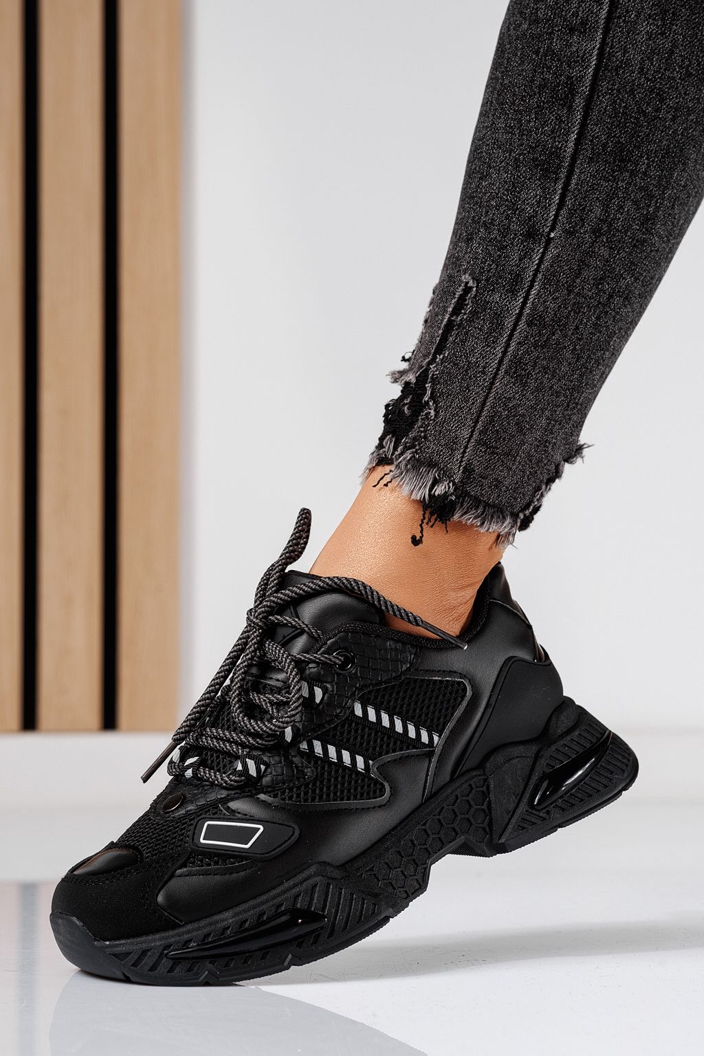 Devi Női Sportcipő Fekete Ökológiai Bőrből #24545