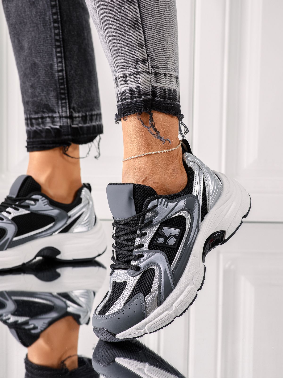 Charlotte Női Sportcipő Fekete Textil Anyagból #24561