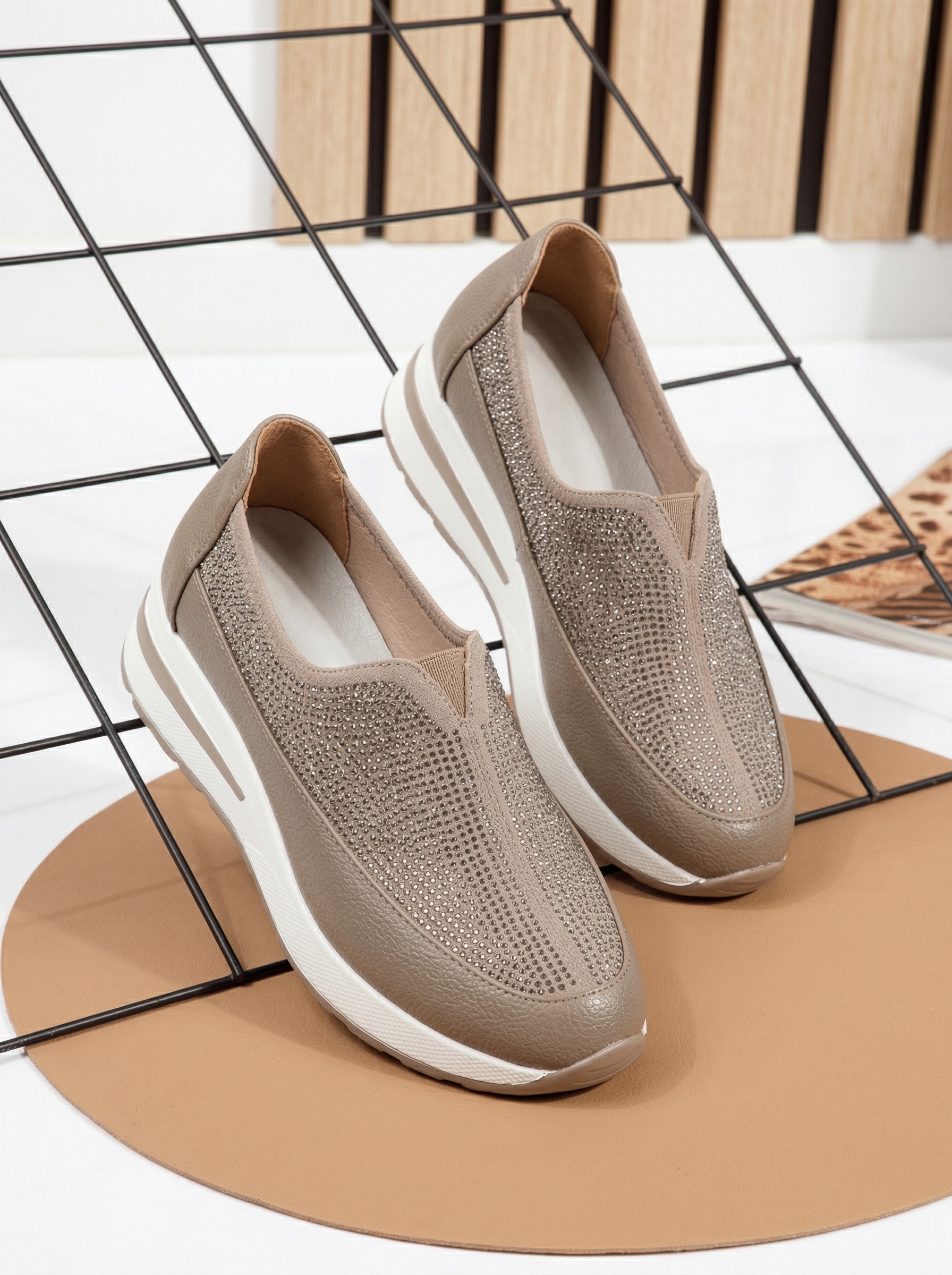 Női khaki színű ekológikus bőrből készült hétköznapi cipő Teona #24207