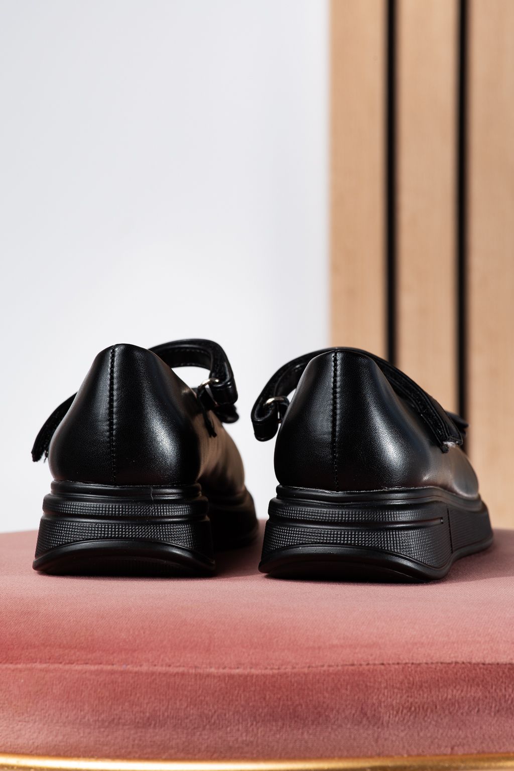 Ökobőrből készült fekete lány cipő Alis #24652