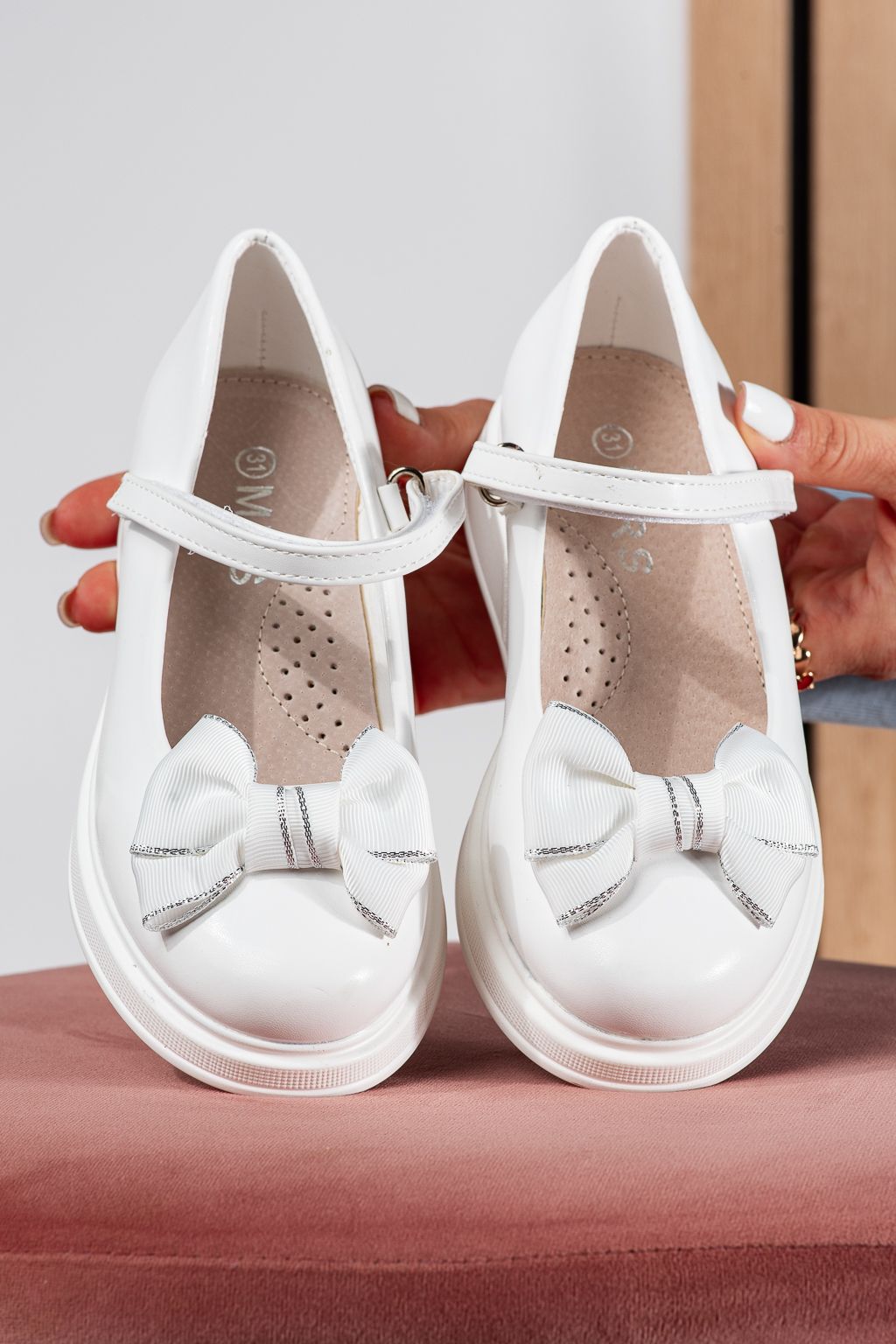 Fehér eco-bőrből készült lánycipő Alis #24654