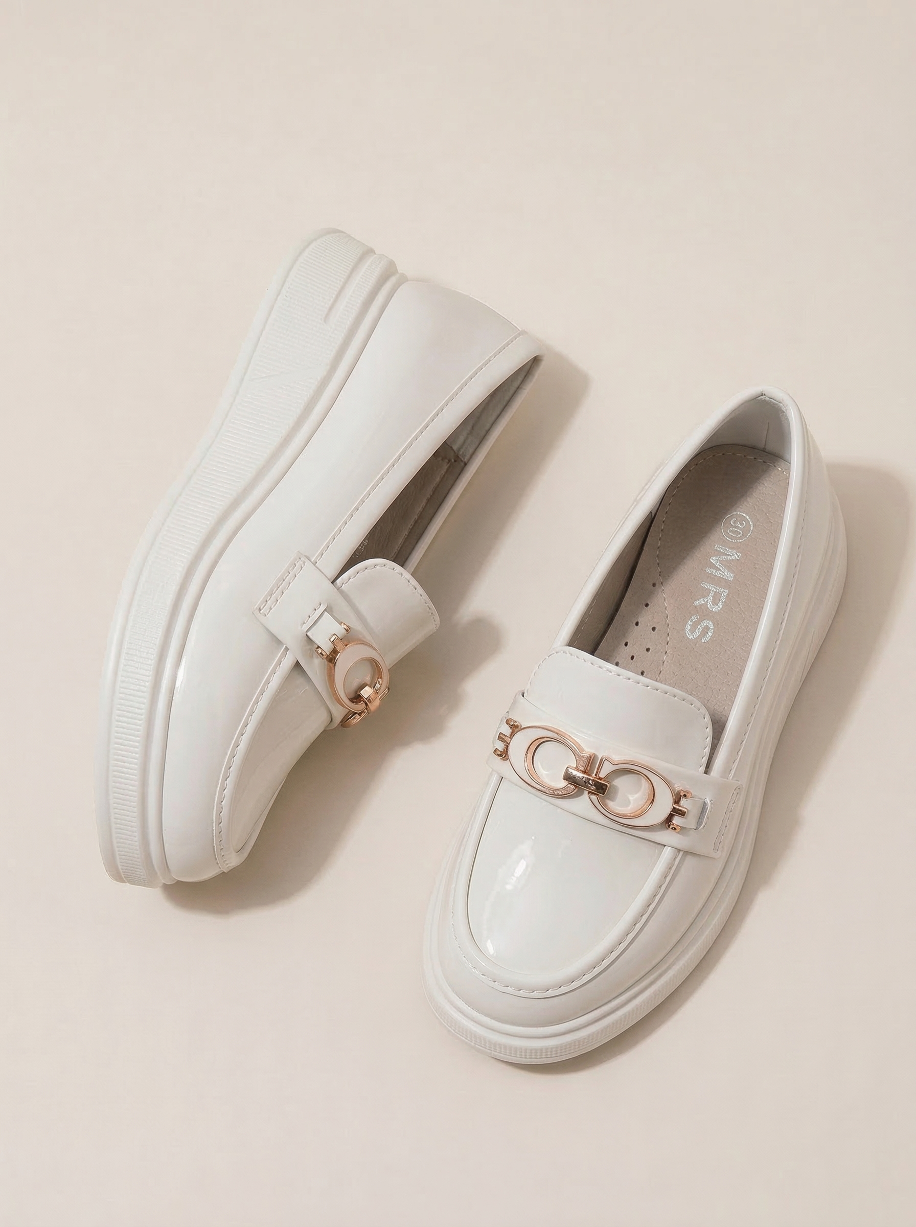 Lány Cipők fehér lakkozott ökológiai bőrből készült Andreina #24629