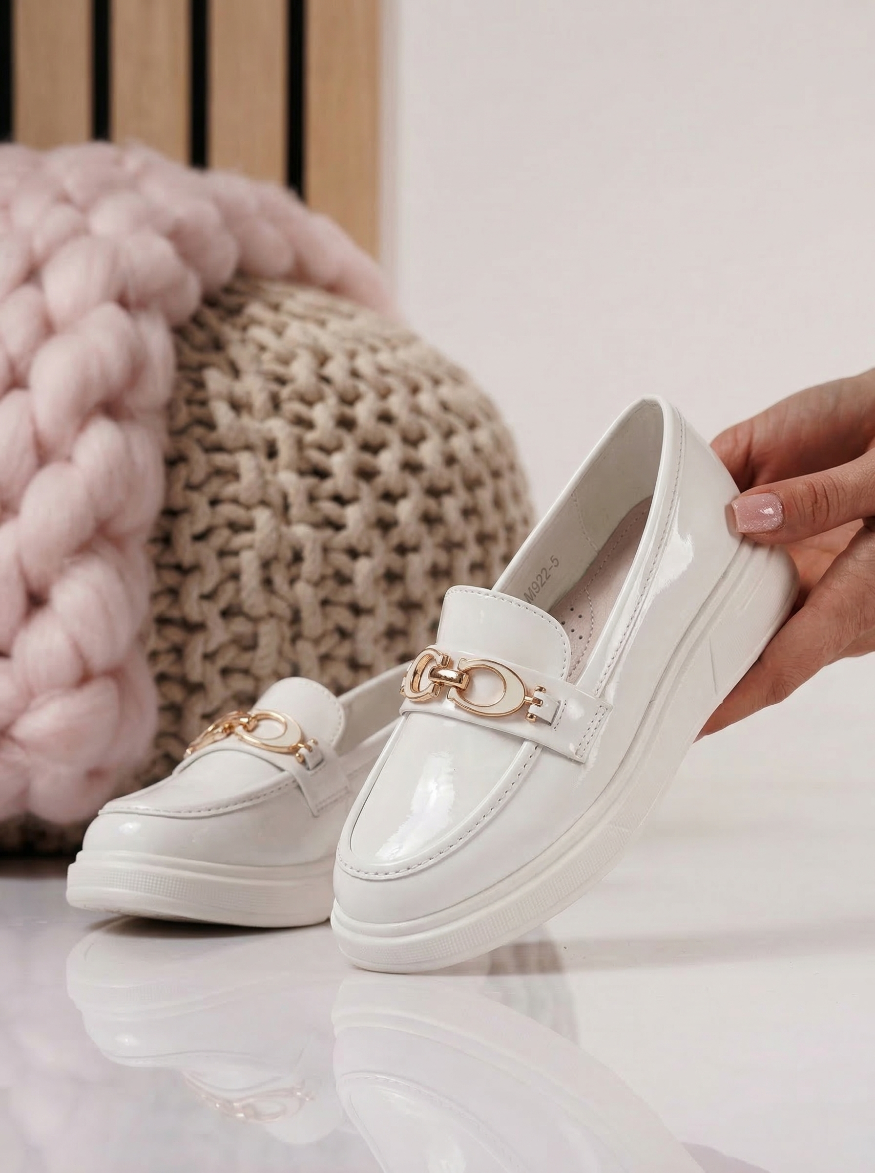 Lány Cipők fehér lakkozott ökológiai bőrből készült Andreina #24629