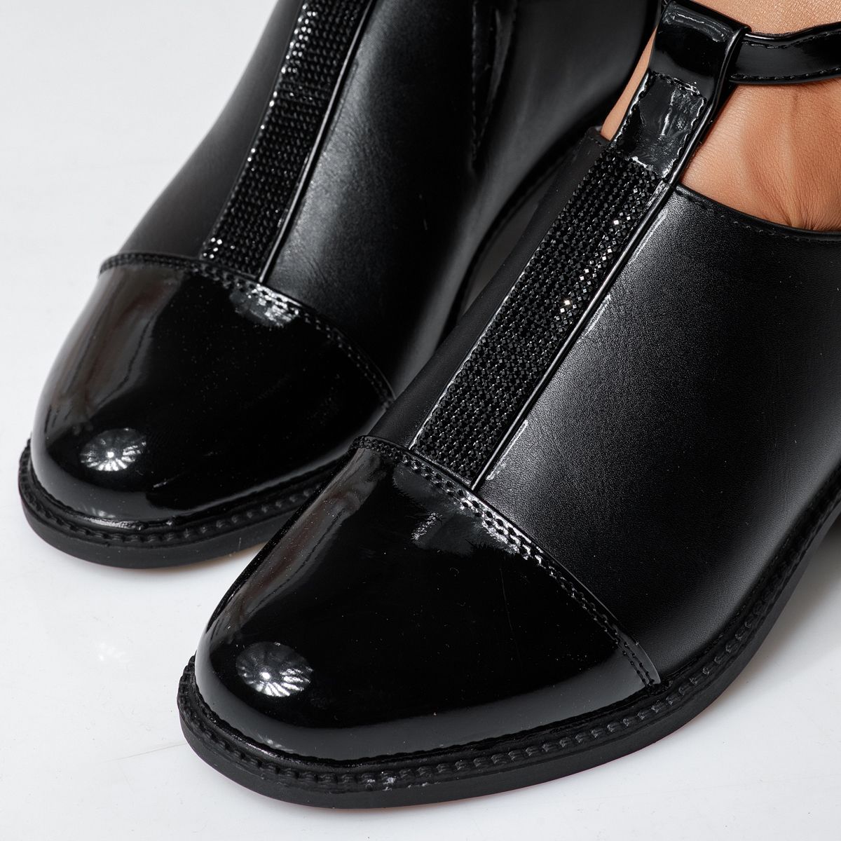 Női fekete alkalmi cipő ekológikus bőrből Kara #24660