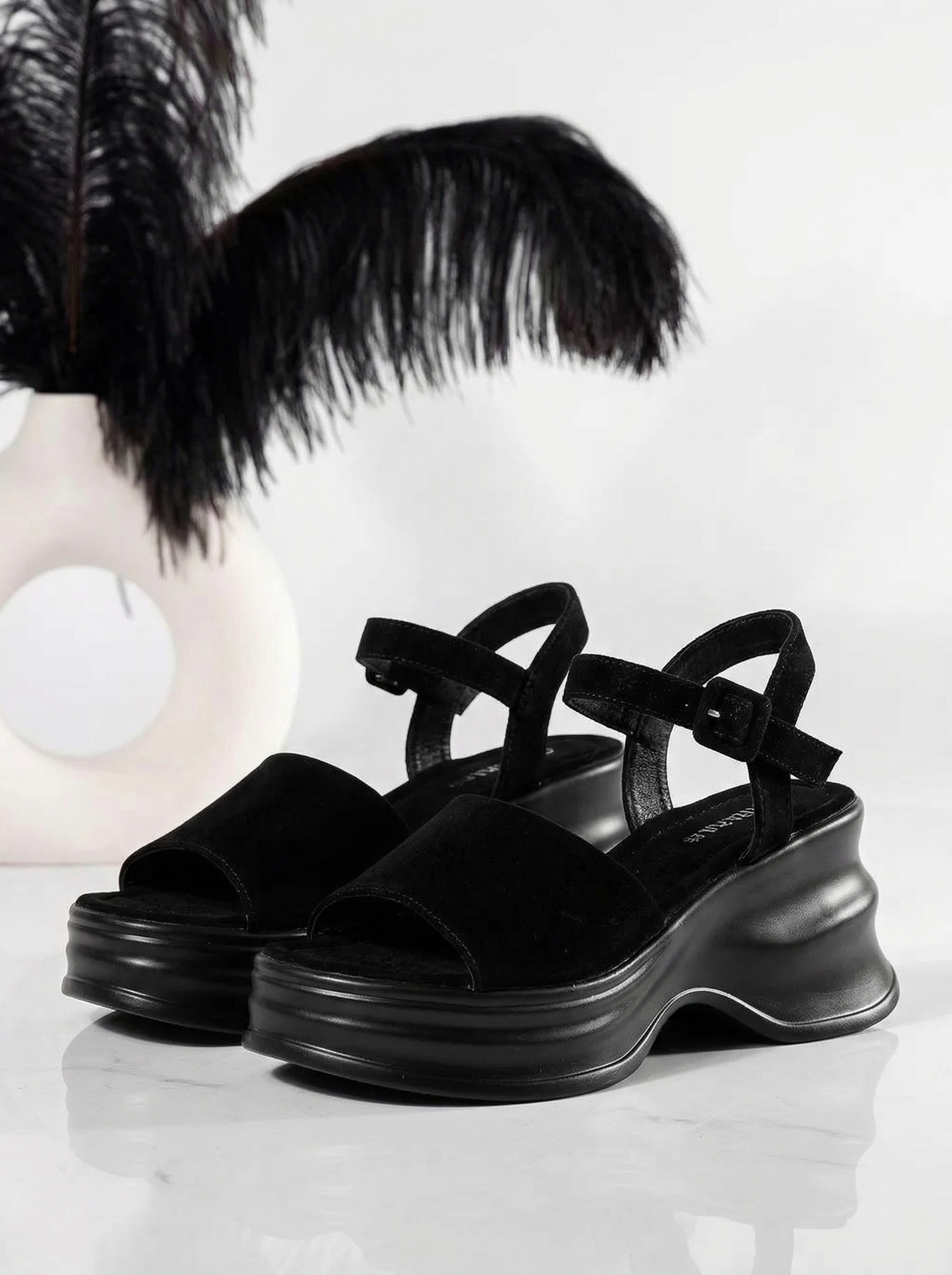 Női fekete platformszandál ökobőrből Adena #21302