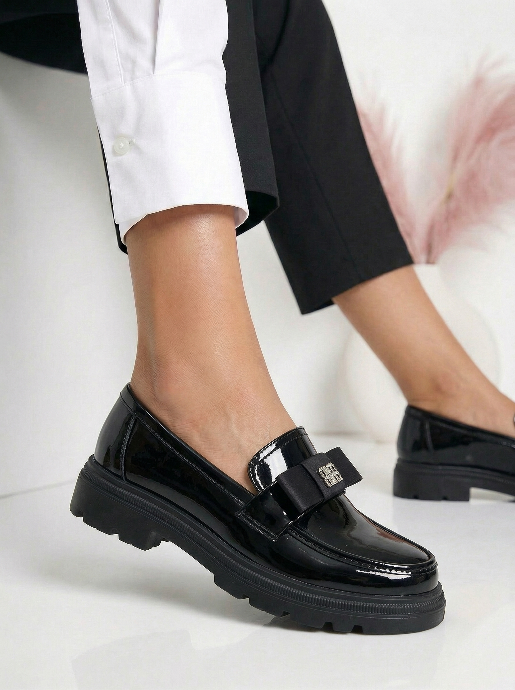 Női alkalmi cipők fekete lakkbőrből készült Aeliana #24665