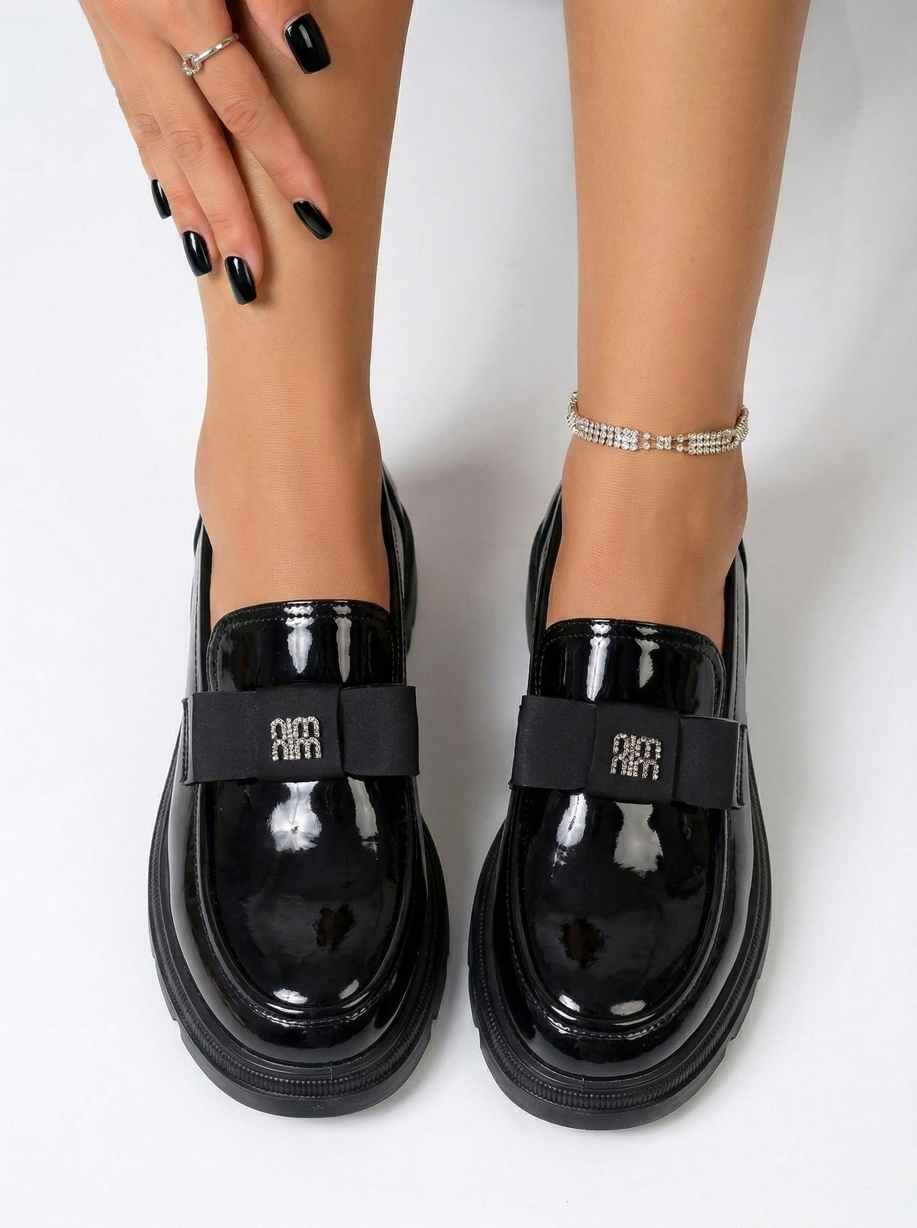 Női alkalmi cipők fekete lakkbőrből készült Aeliana #24665