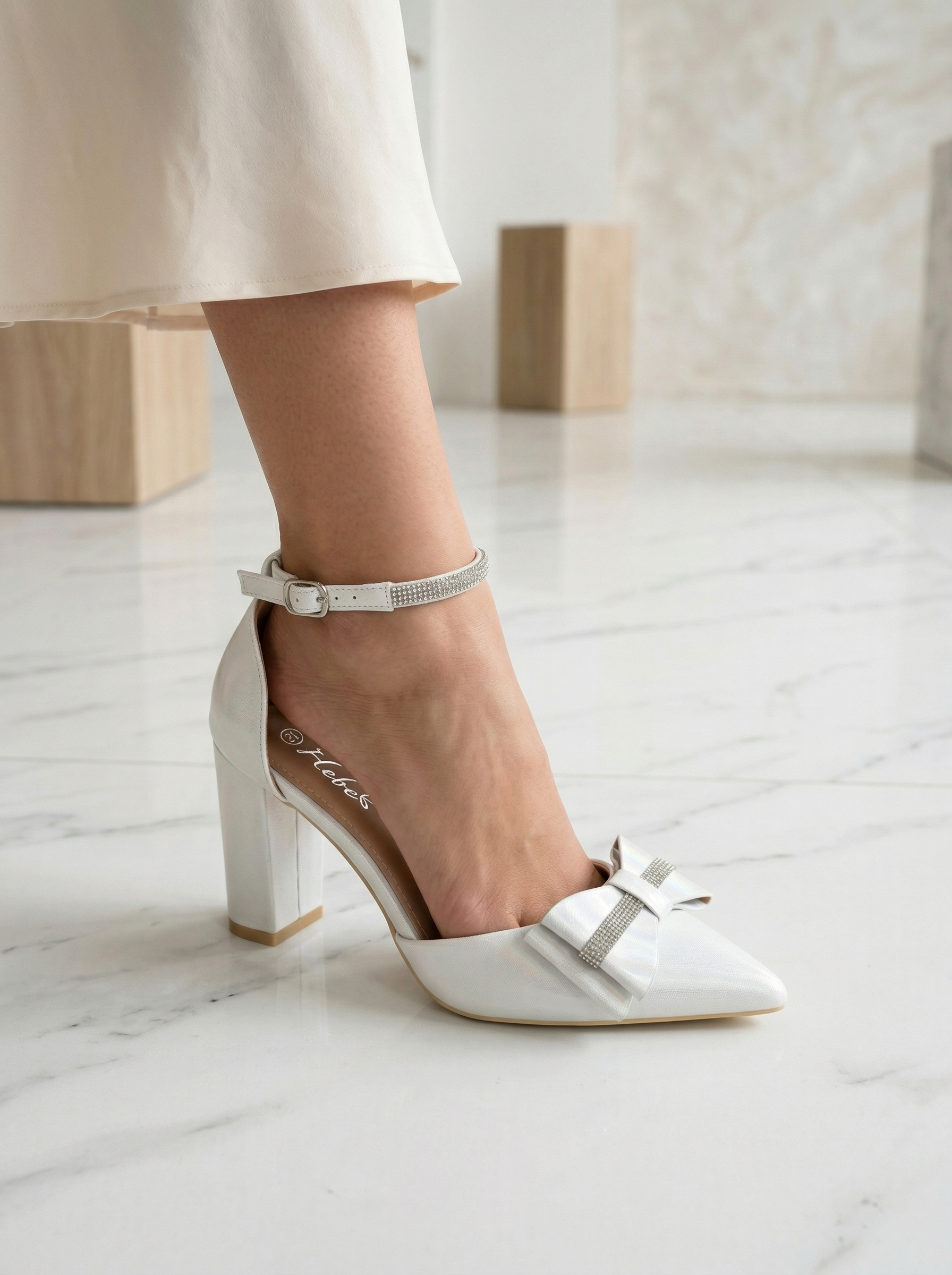 Női magas sarkú cipők ezüst öko bőrből készült Elis #24673