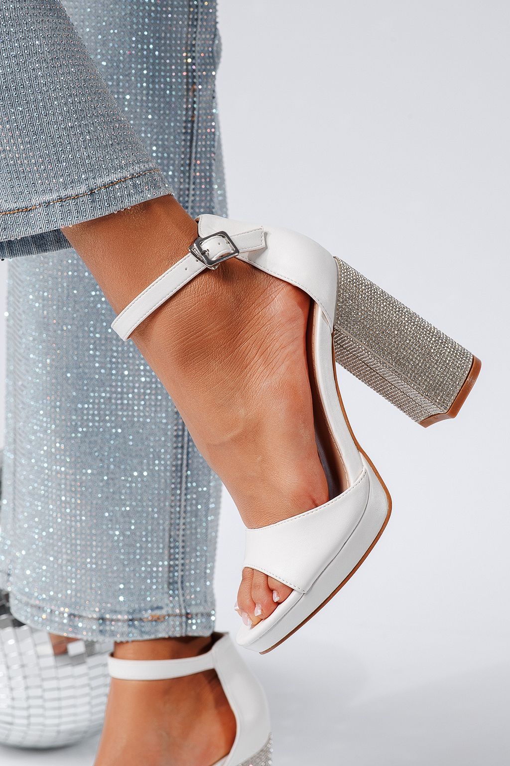 Női fehér sarkú szandál ökobőrből Evelyn #24808