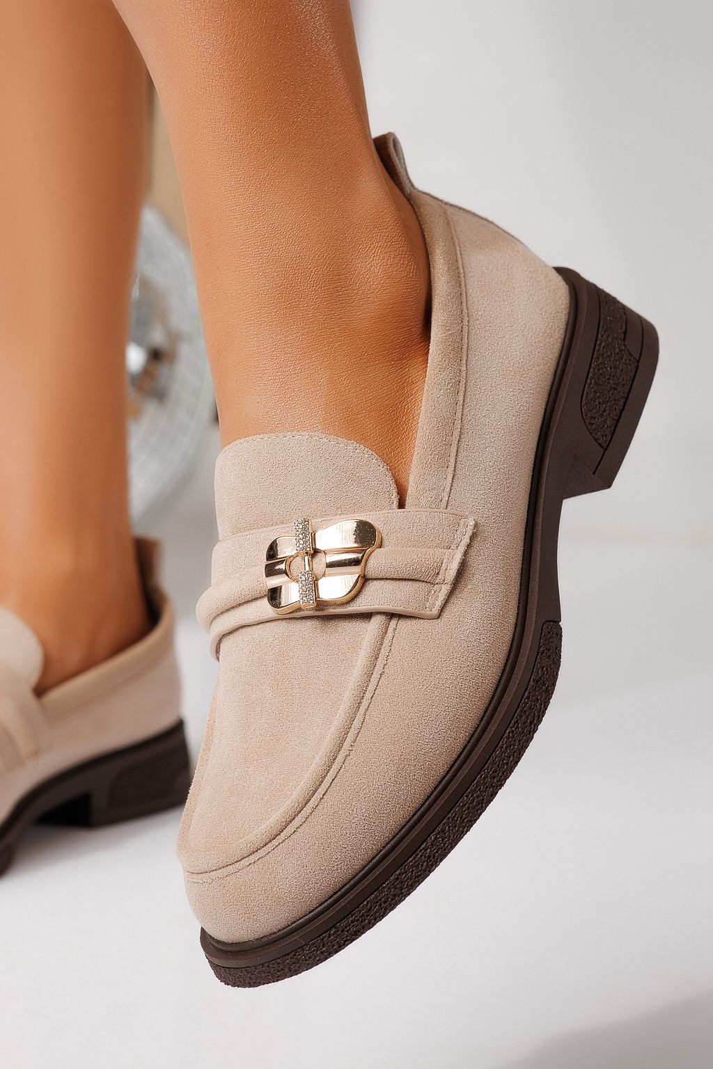 Női alkalmi cipők bézs öko velúrból készült Calista #24898