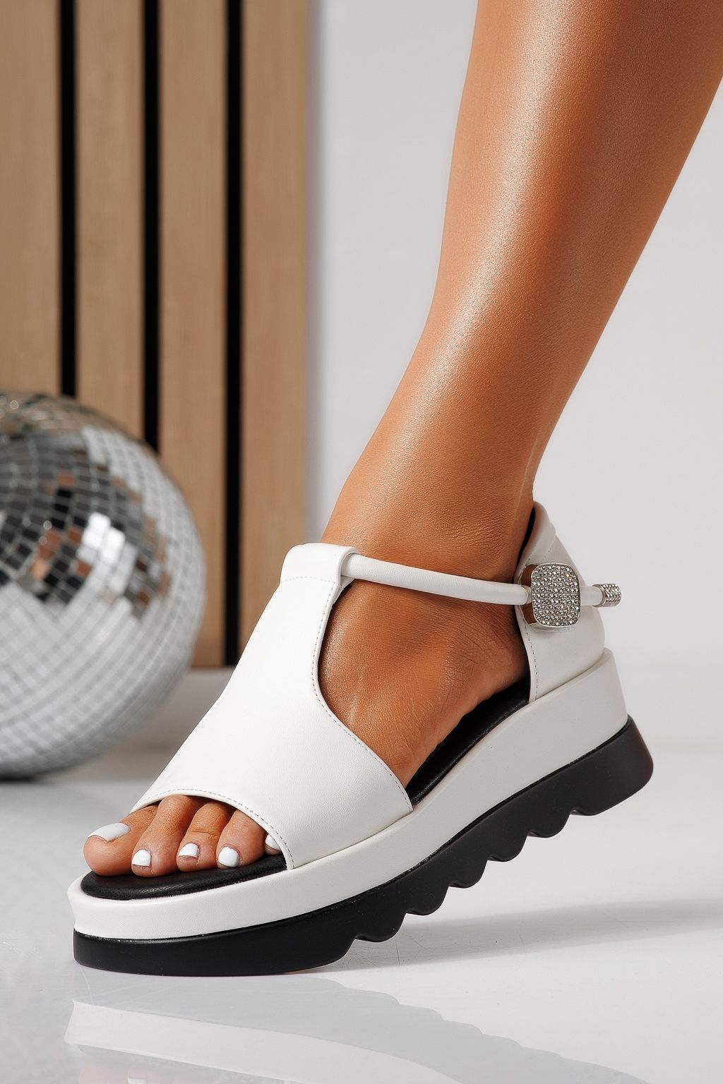 Női platform szandálok fehére öko bőrből készült Elira #24758