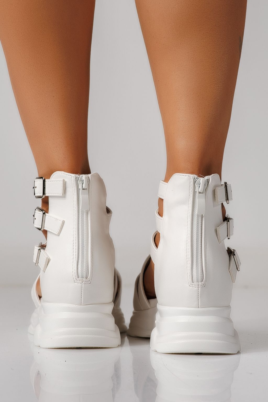 Női platform szandálok fehére öko bőrből készült Almina #24740