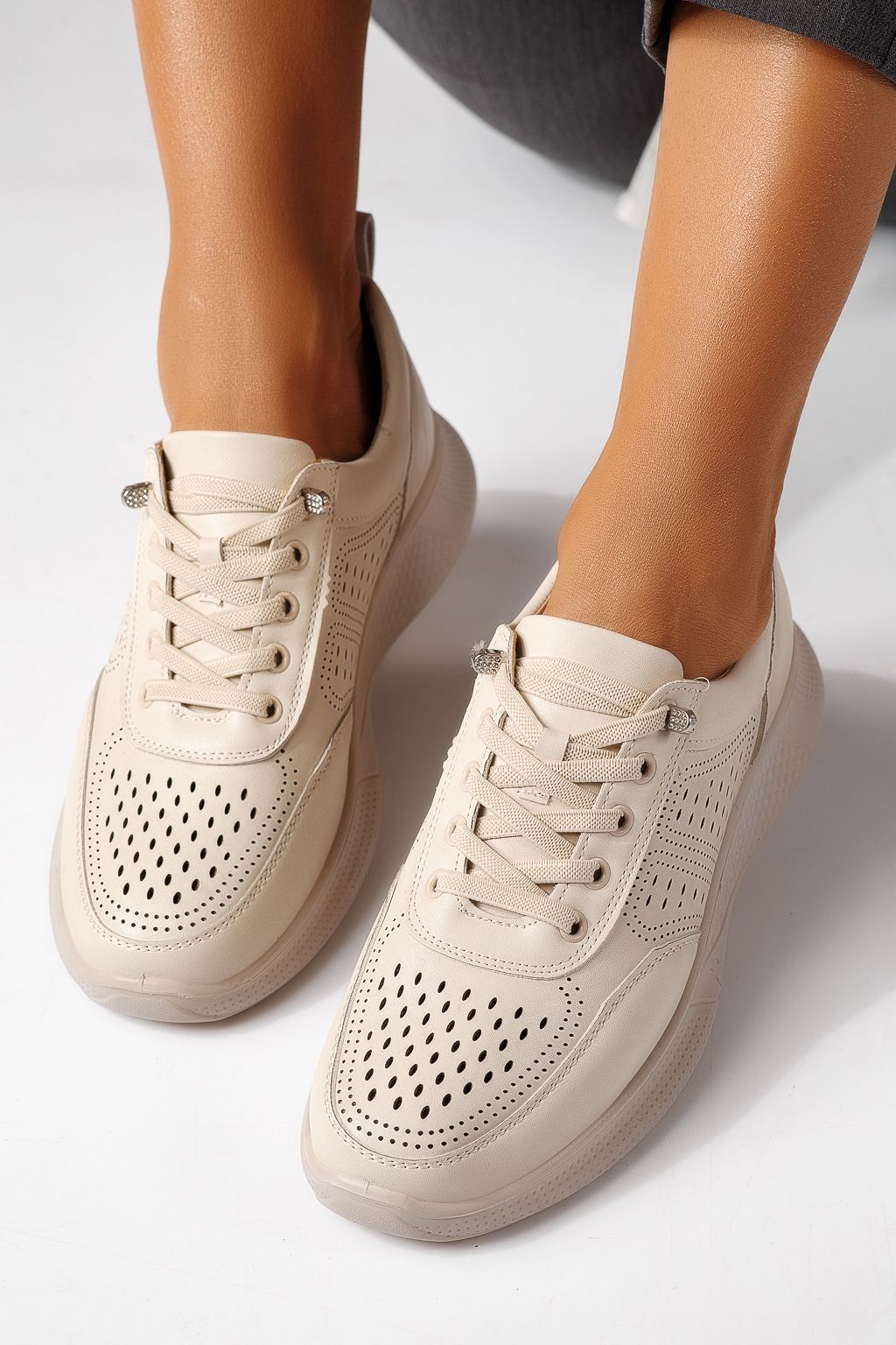 Női alkalmi cipők bézs öko bőrből készült Bica #24937