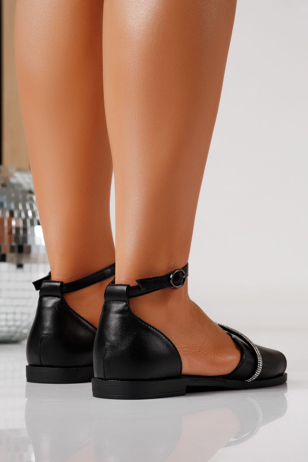 Női alacsony sarkú szandálok fekete öko bőrből készült Aveline  #24710