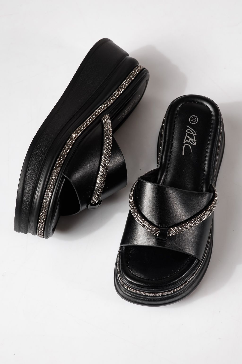 Női platform papucsok fekete öko bőrből készült Belina #24748